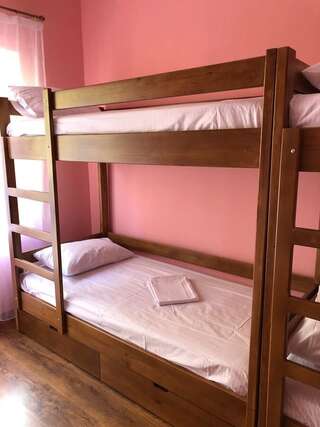 Хостелы Хостел Sleep & Go Ужгород Ужгород Кровать в общем 6-местном номере для мужчин и женщин-5